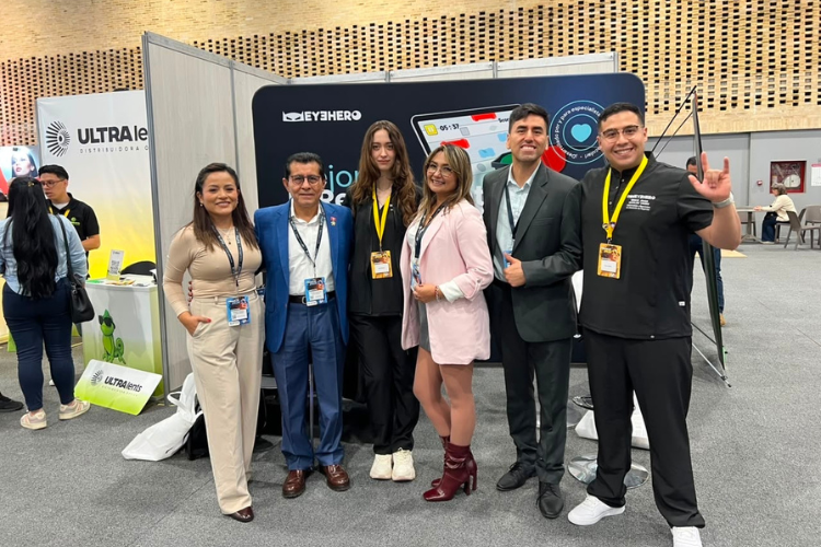 Eye Hero team and eye care specialists at the Eye Hero Workshop during Franja Visual 2026 in Bogotá, Colombia.